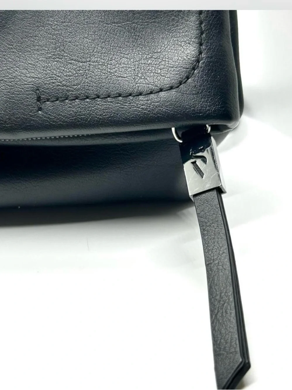Simply Vera Vera Wang Black Leather Shoulder Bag with Chain Strap Accents